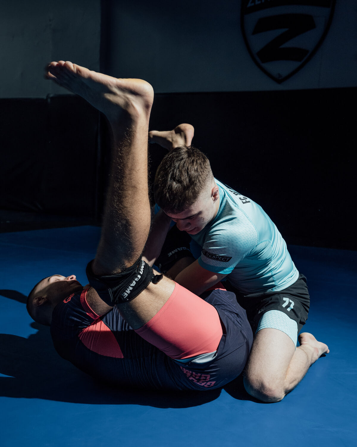 Tréninkové šortky 2v1 FC Armbar (námořnicky modré)