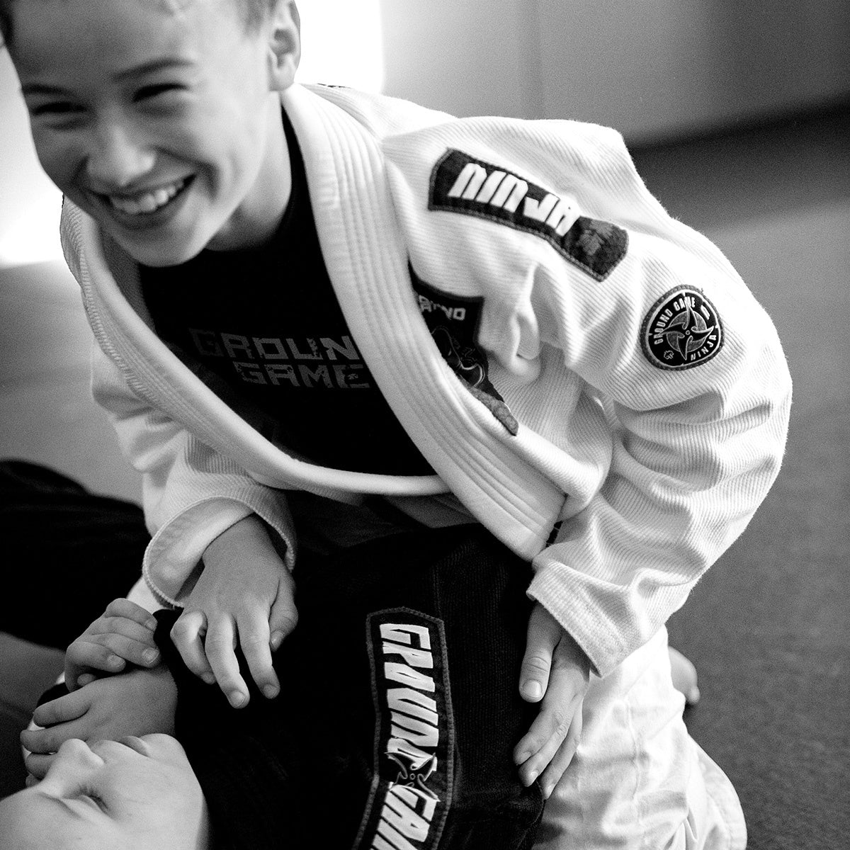Dětské GI na BJJ Ninja (bílé) + pásek ZDARMA