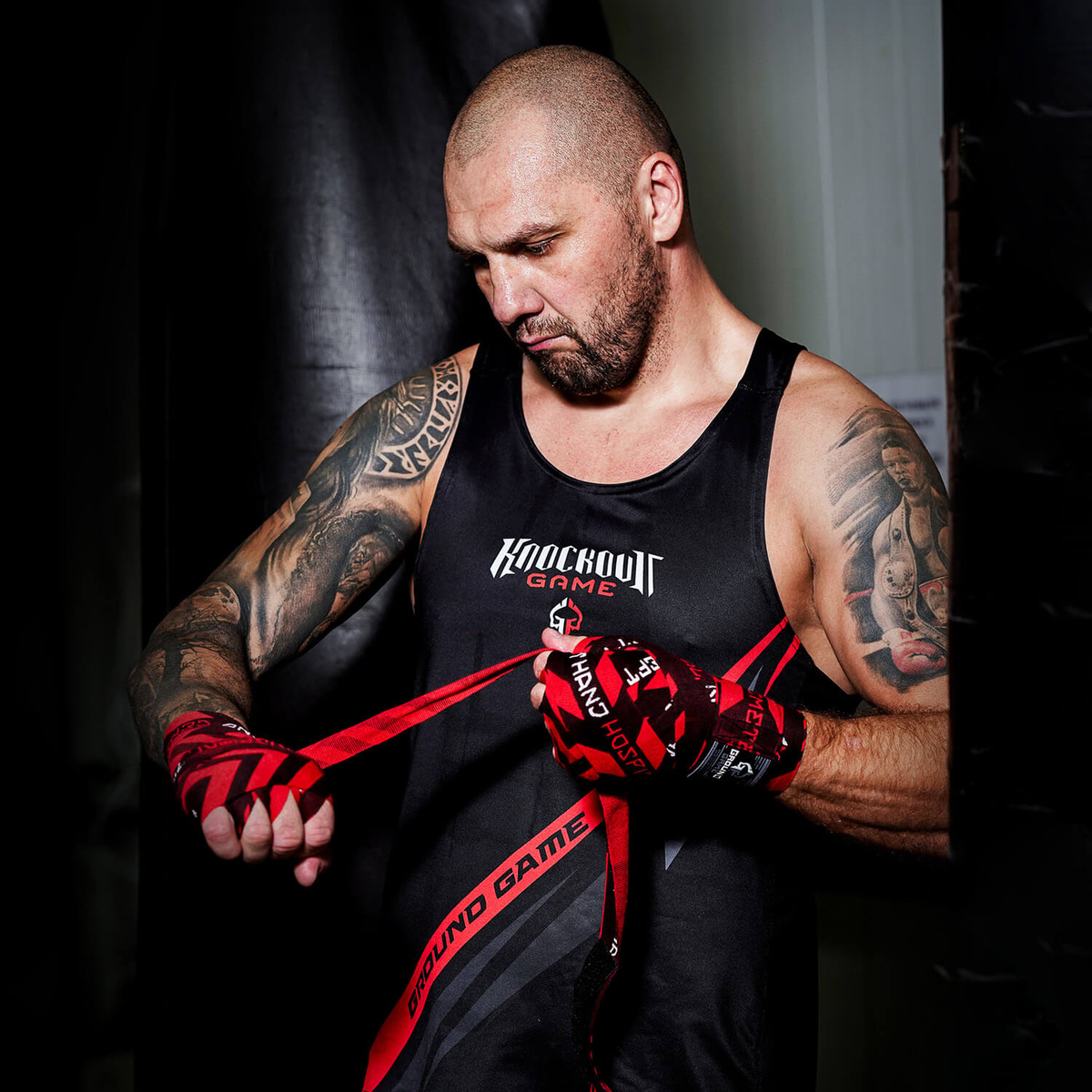 Boxerské bandáže 4 m Hellfire Ground Game červená 